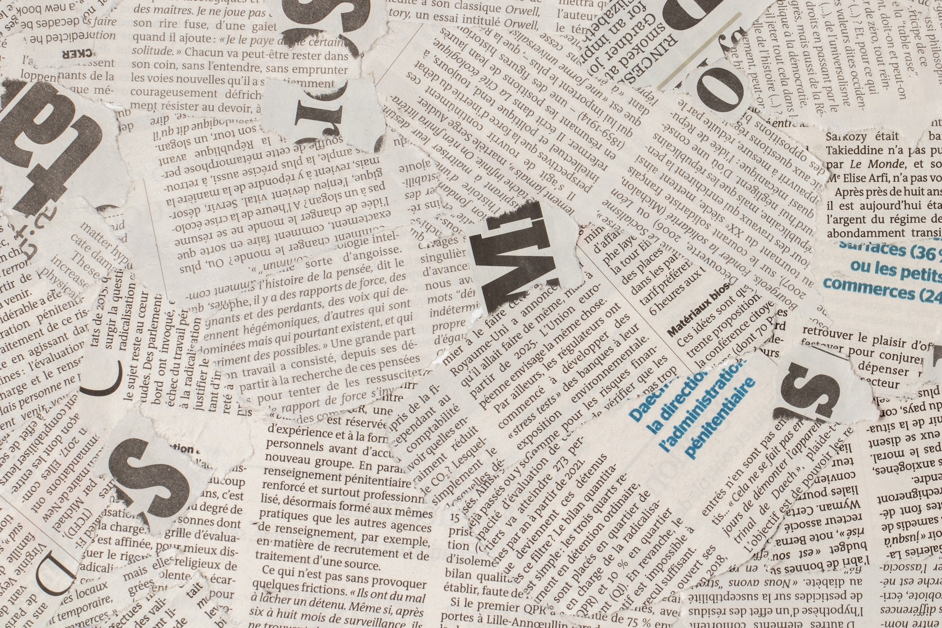 storage/photos/shares/top-view-old-french-newspaper-pieces.jpg